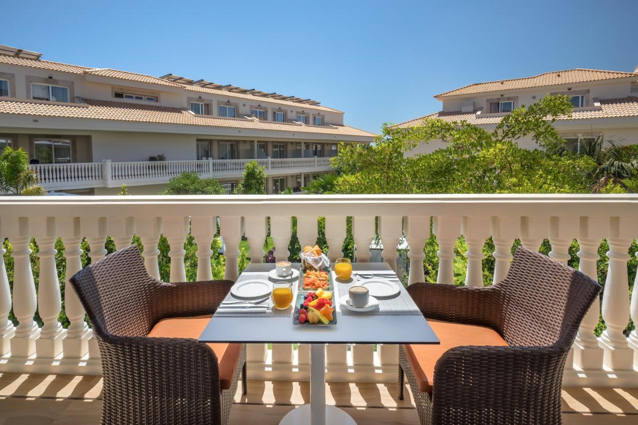 Barcelo La Nucia Hills Hotel Bagian luar foto A balcony at the hotel