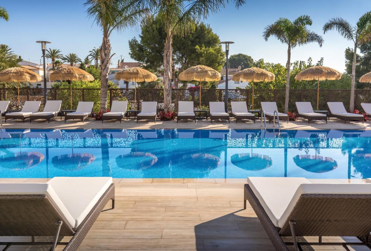 Barcelo La Nucia Hills Hotel Bagian luar foto The swimming pool at the hotel
