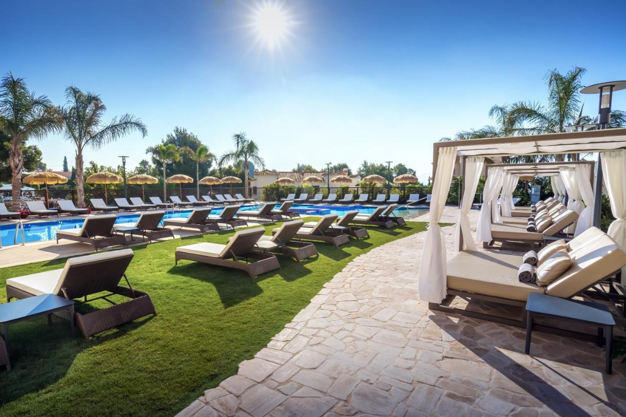 Barcelo La Nucia Hills Hotel Bagian luar foto The pool at the JW Marriott Scottsdale Camelback Resort and Spa