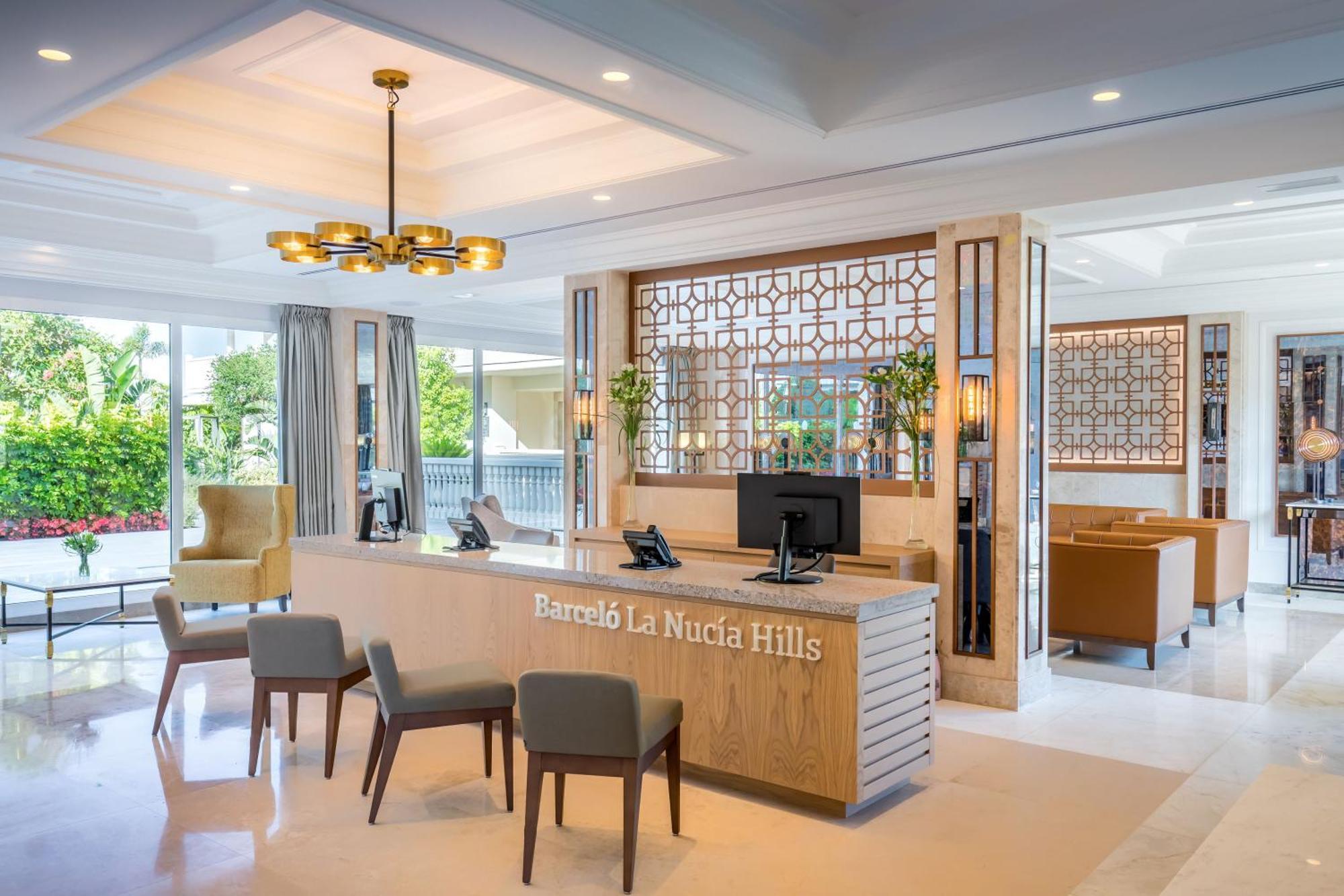 Barcelo La Nucia Hills Hotel Bagian luar foto Concierge desk at the Mandarin Oriental, Dubai